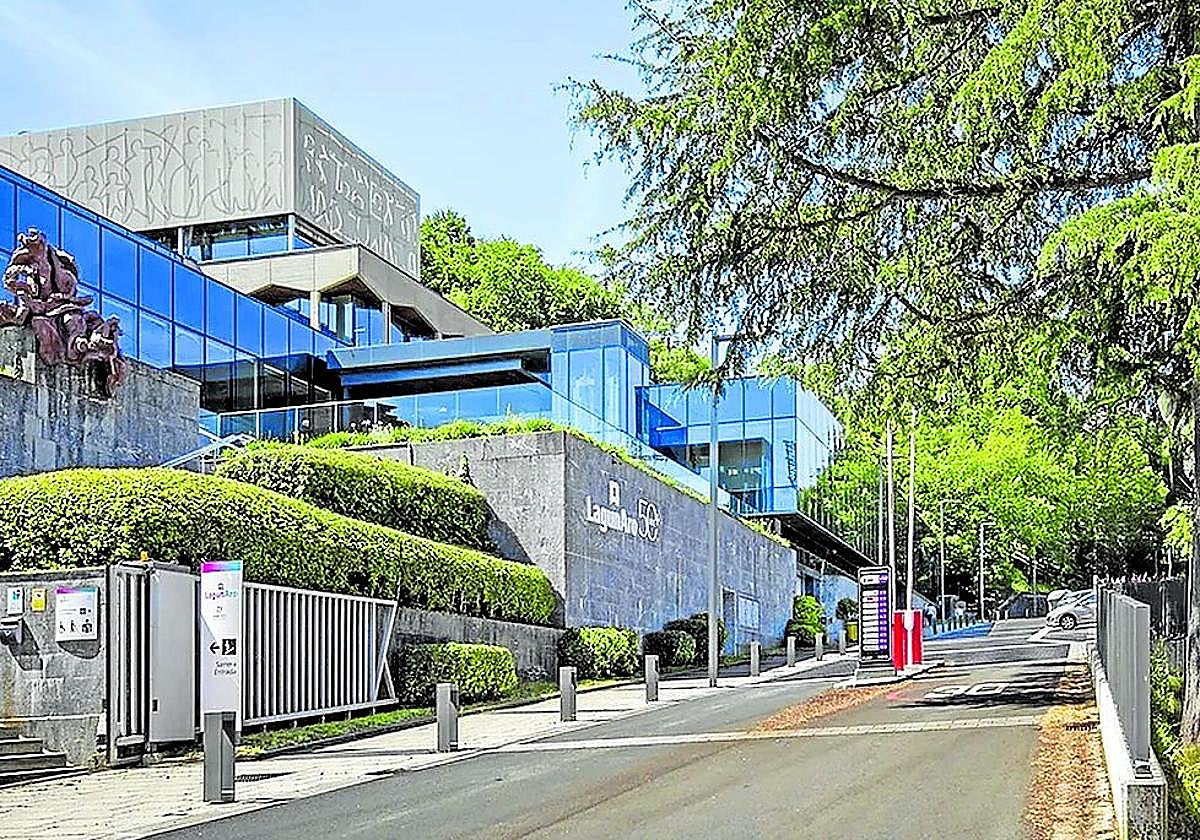 La reurbanización de Olandixo abre un espacio sostenible y accesible al peatón