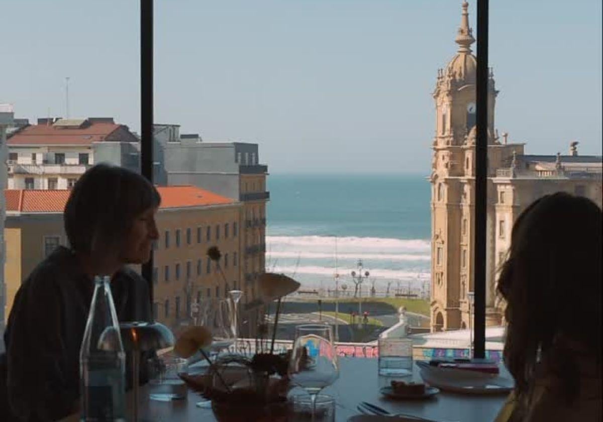 El restaurante de San Sebastián con vistas a la Zurriola que seduce a la Guía Michelin