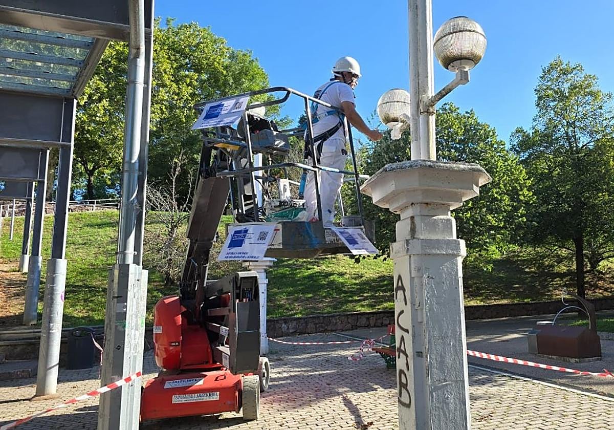 Mantenimiento destina 300.000 euros a reparar el mobiliario urbano de los barrios