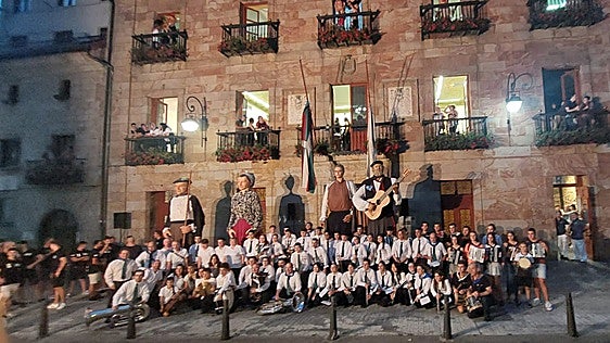 Urretxu prepara un inicio de fiestas con bienvenida a los recién nacidos, electrocharanga y espectáculo de fuego y sonido