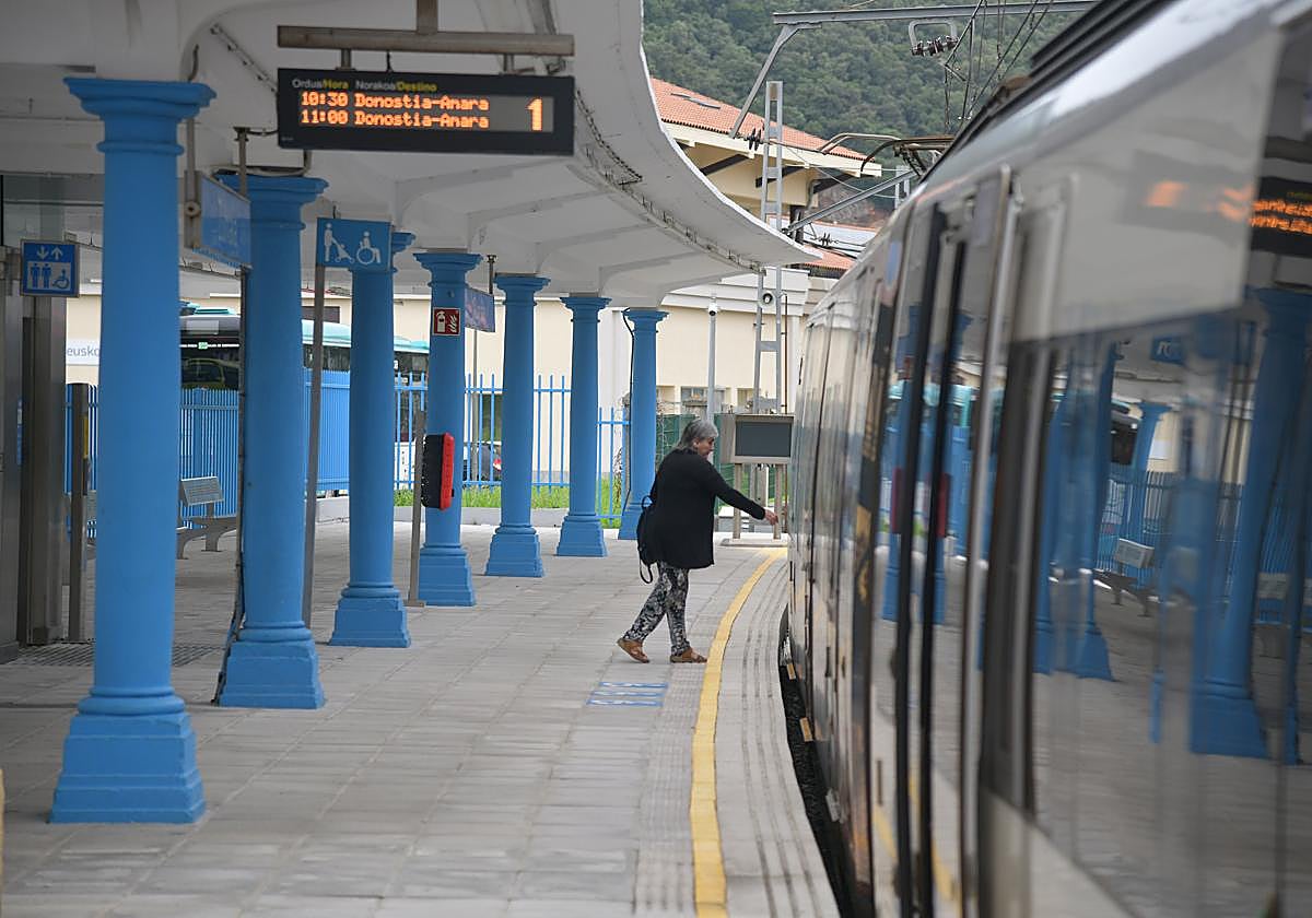 Nuevos horarios de Euskotren: aumentan las frecuencias de los servicios entre San Sebastián y Hendaia los fines de semana