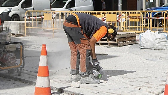Corte de tráfico en Kale Nagusia por los trabajos de asfaltado del nuevo bidegorri