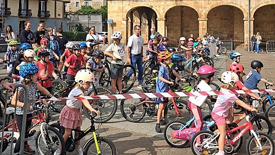 'Korosting 2026', fiesta infantil de la bicicleta y kantu afaria para abrir las Santikutz Txikis