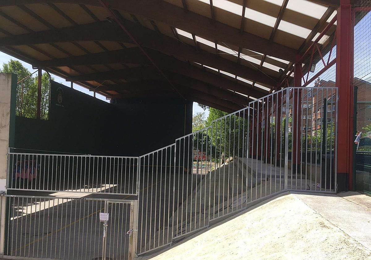 La pared del frontón de Soroeta se convierte «en un gran lienzo colectivo»