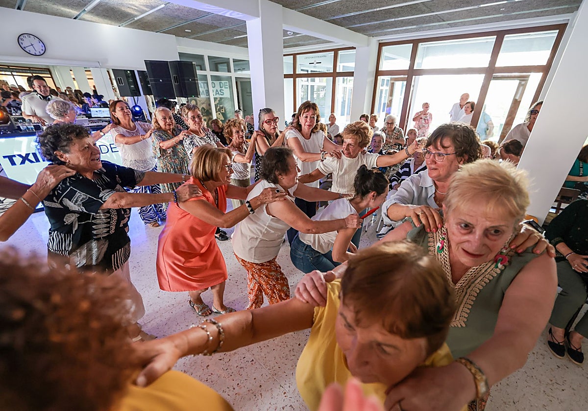 El edificio de Emigración se llena de actividad
