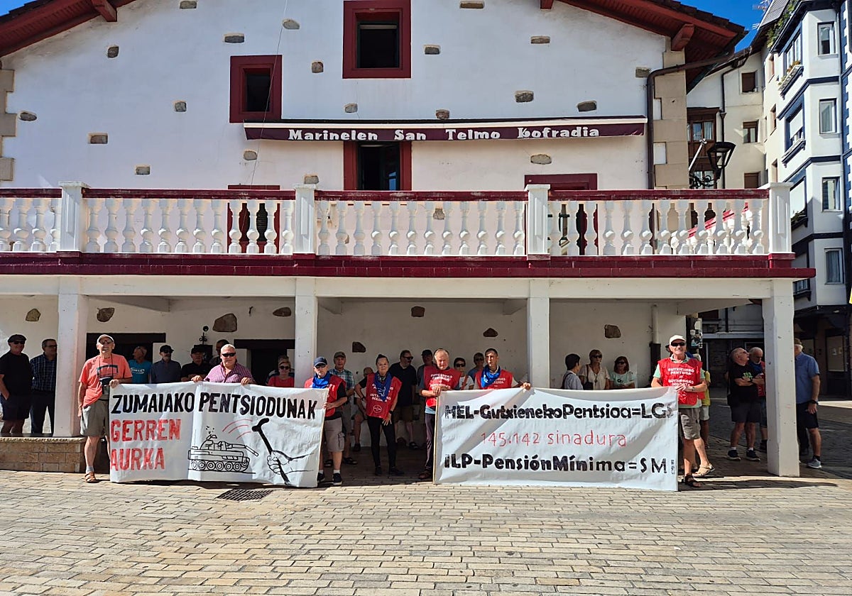La plataforma de pensionistas de Zumaia ha retomado las concentraciones semanales