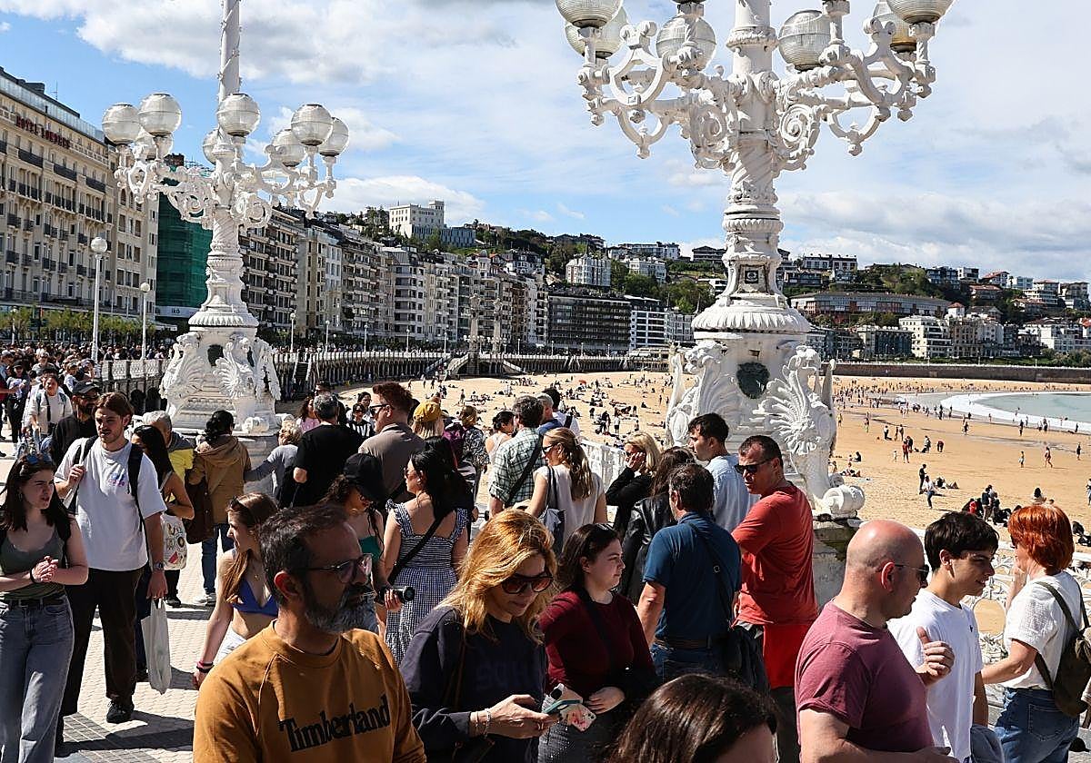 Un falso amor en San Sebastián le cuesta 397.205 euros a un hombre de 82 años: «Quise creer que había tenido mucha suerte»