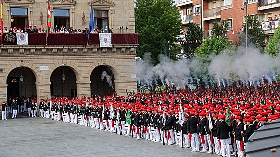 Cinco compañías del Alarde tradicional eligen capitán en los últimos días