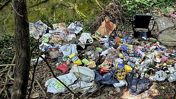 Eguzki denuncia un punto de vertido persistente de residuos en el río Urola