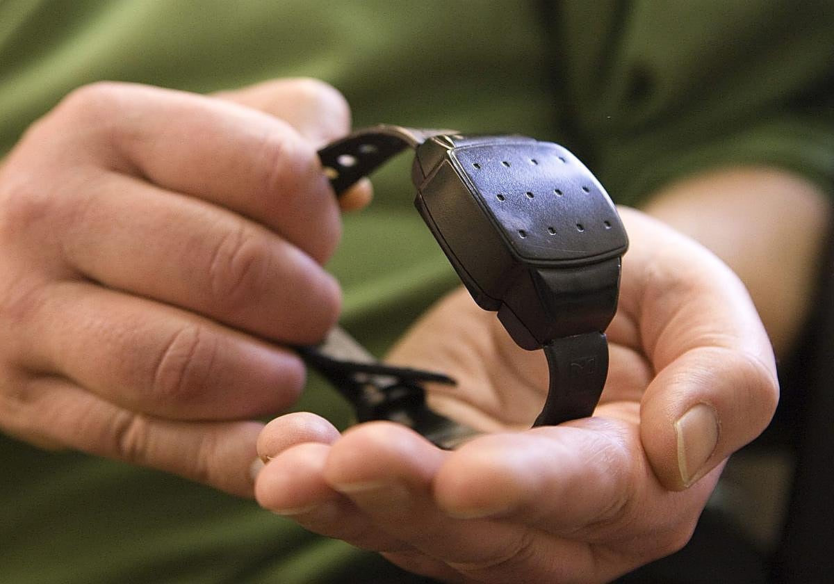 Condenado en Gipuzkoa por tener sin batería la pulsera de alejamiento tras salir de fiesta en Nochevieja