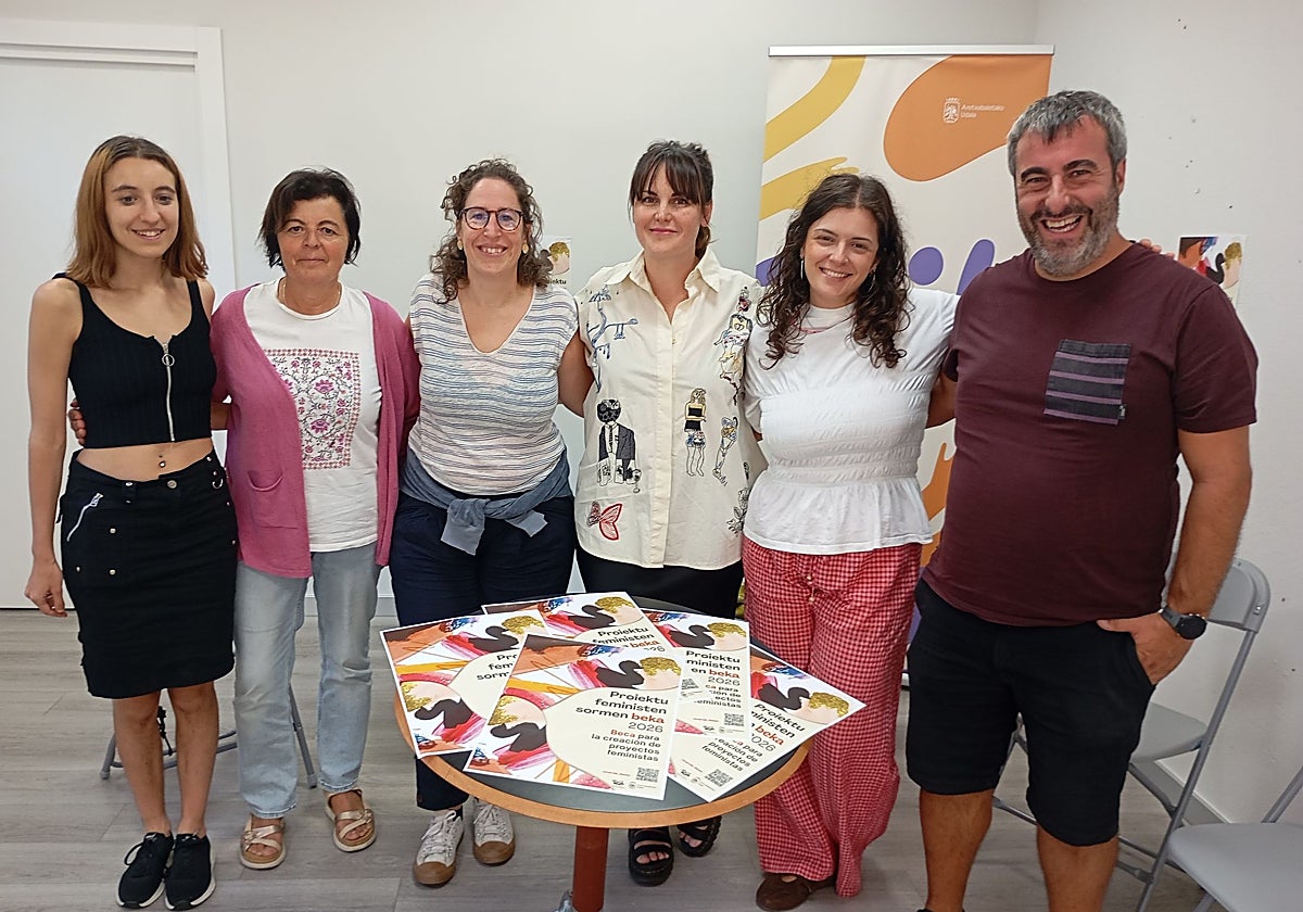 Memoria colectiva feminista partiendo de las cintas para atar los tomates