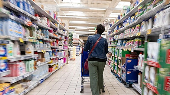 La brecha entre el súper más barato y el más caro en Donostia e Irun se dispara: hasta 1.700 euros de ahorro según la OCU