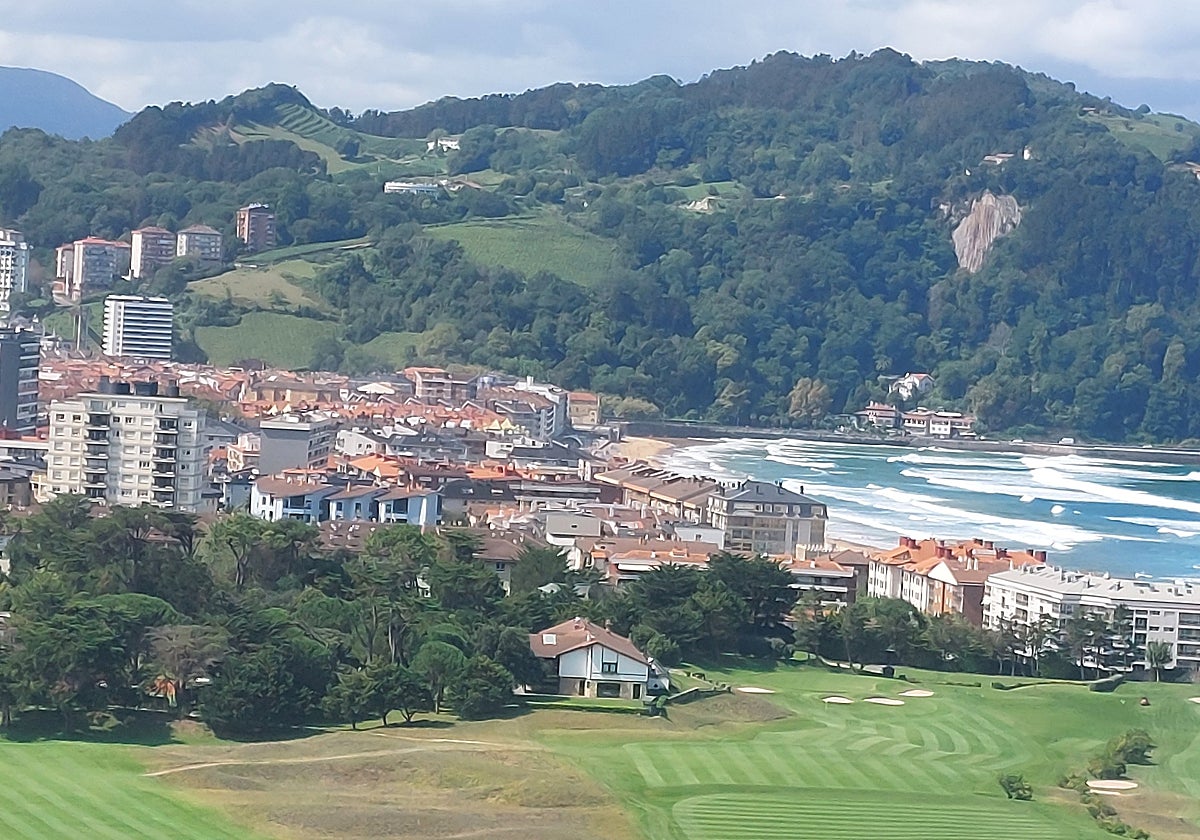 EH Bildu y PSE-EE logran que Zarautz pueda limitar el crecimiento de los alojamientos turísticos en todo el municipio