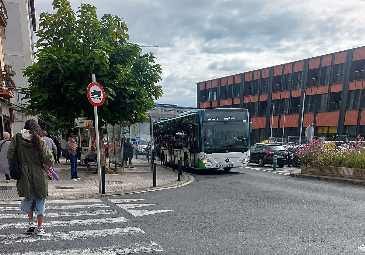 La corporación municipal se enreda con los cambios en los autobuses