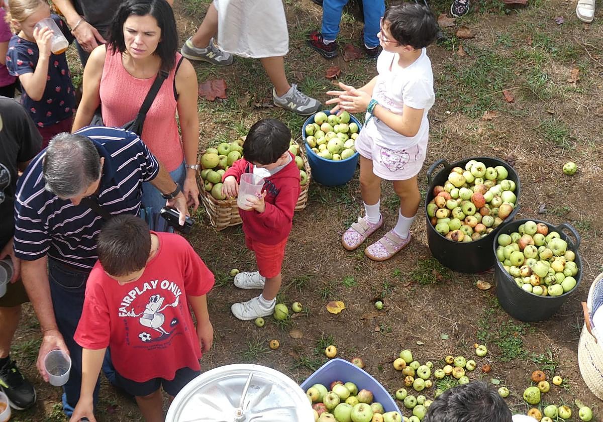 Sirimiri: Fiesta de la manzana en Katxola y Miramon