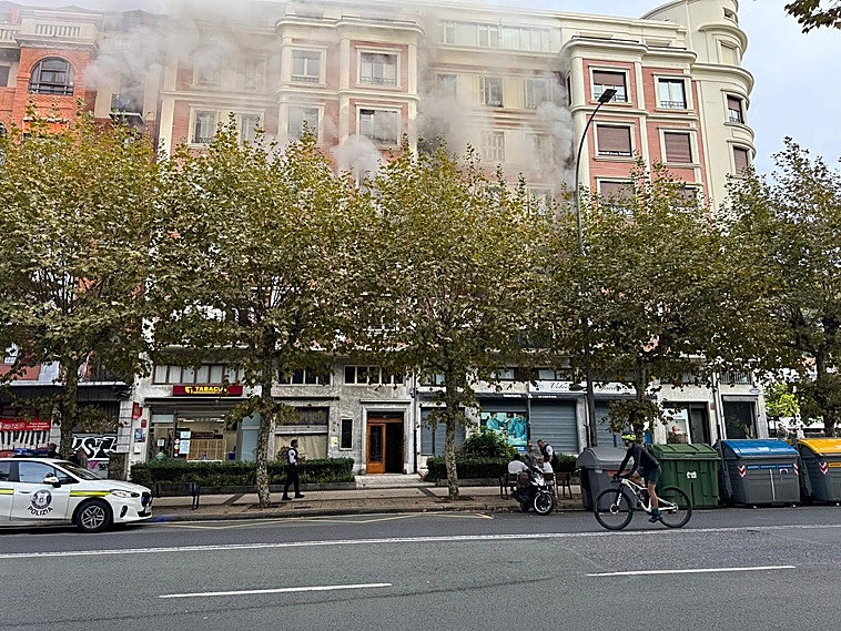 La explosión de una cinta de correr provoca un incendio en un piso del barrio de Gros en San Sebastián