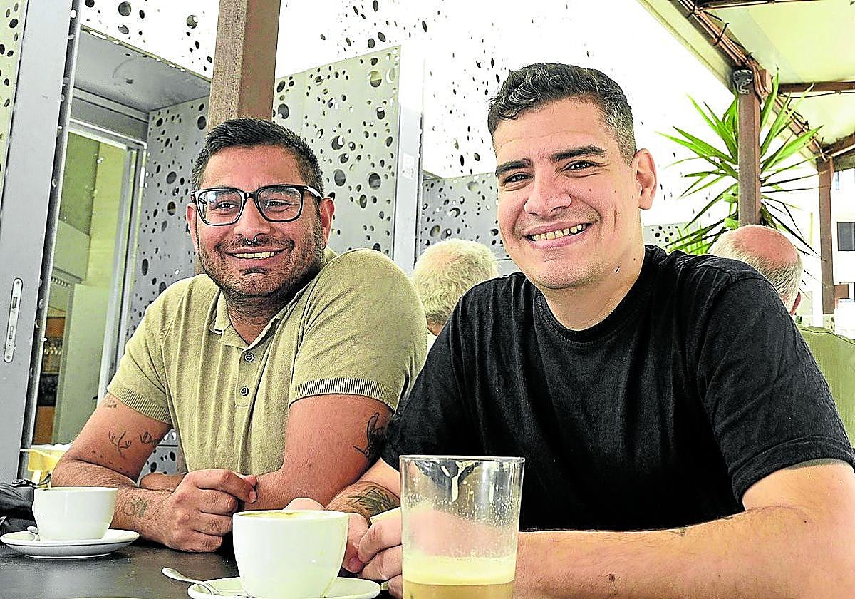 «Habrá quien acaso mezcle café con vermú y Campari. O con un agua de vida»