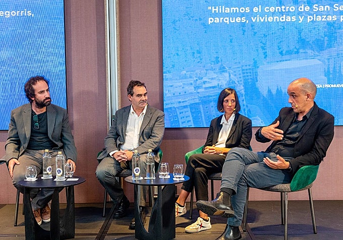 Los integrantes de la mesa redonda.
