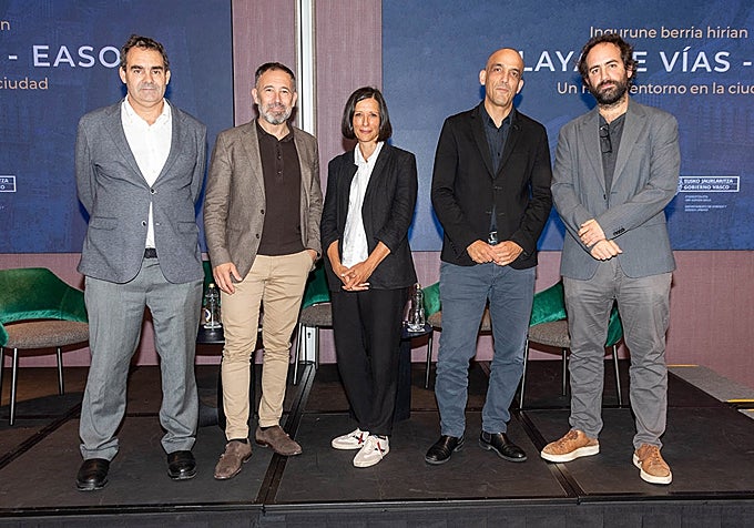 Jorge Perea, Denis Itxaso, Amaia Arana, Pablo García Astrain y Samuel Llovet posan al concluir la jornada.