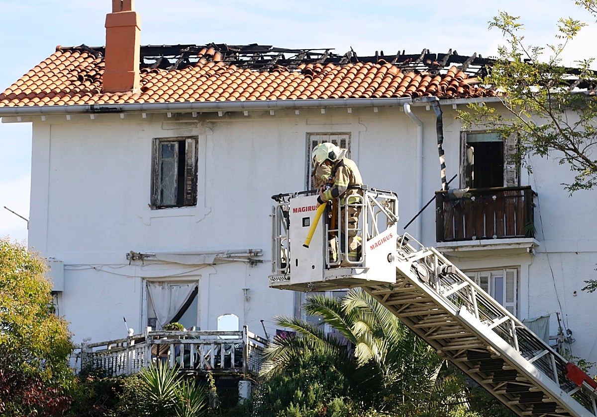Realojan a las 9 personas afectadas por el devastador incendio de Donostia