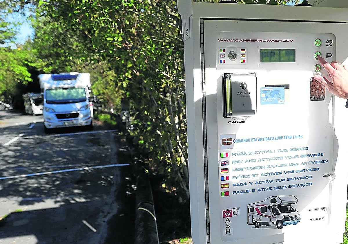 «Somos 300 habitantes y en Larraitz llega a haber 1.500 personas»