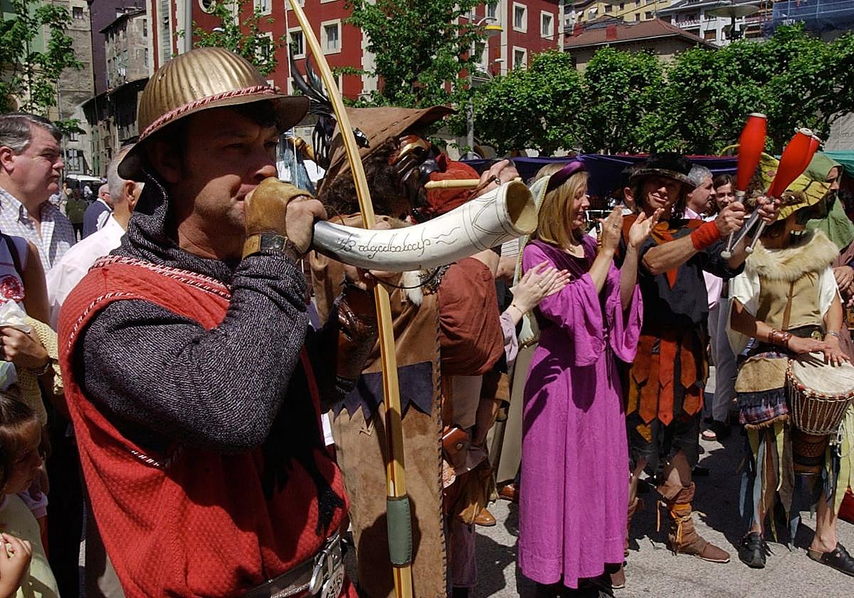 Eibar recupera la feria medieval después de 24 años, pero con inspiración xacobea