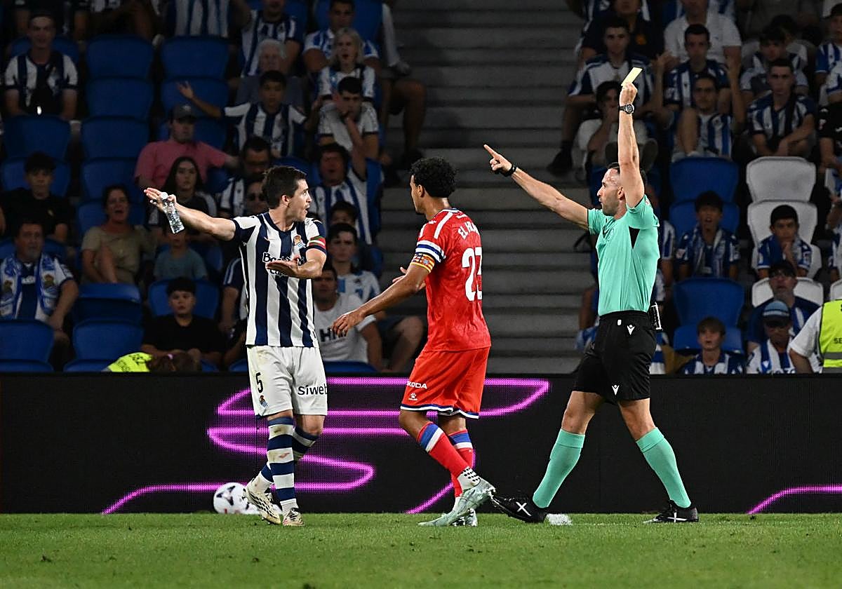La razón por la que Zubeldia ha tenido que salir del campo en pleno córner cuando Remiro ha pedido asistencia