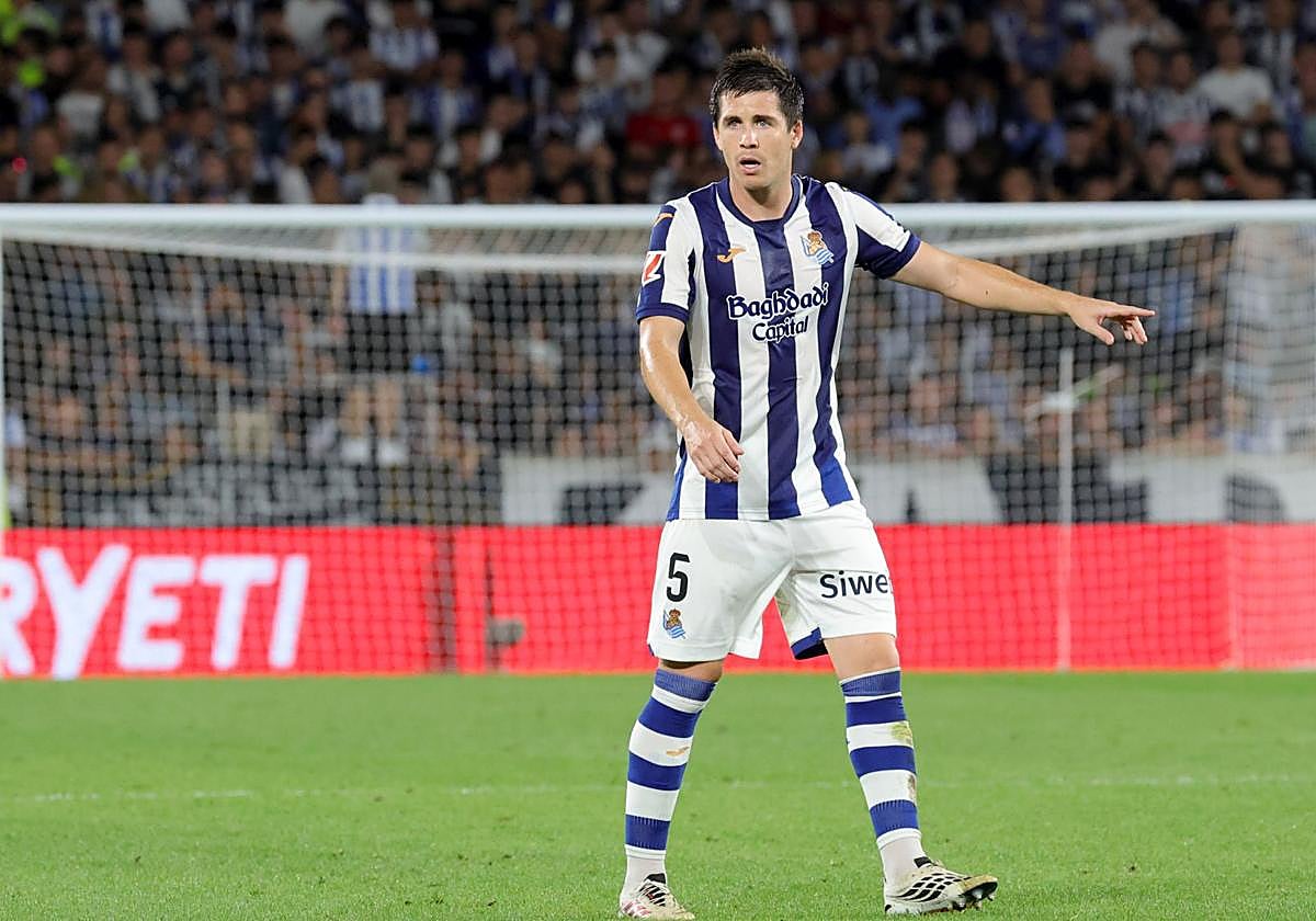 La Real Sociedad, con la defensa en cuadro: Zubeldia se suma a la baja de Jon Martín