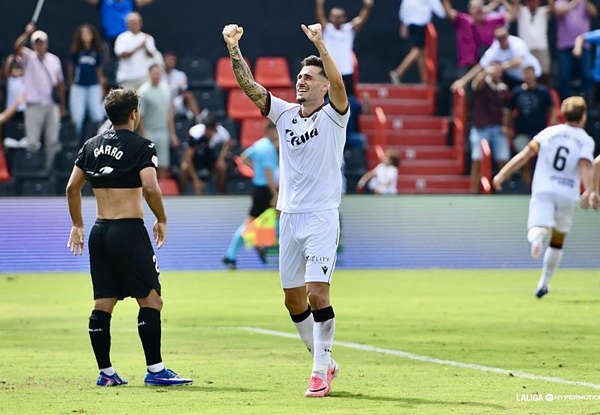 El Ceuta remonta y vence a una Real B con diez desde la primera mitad (3-1)