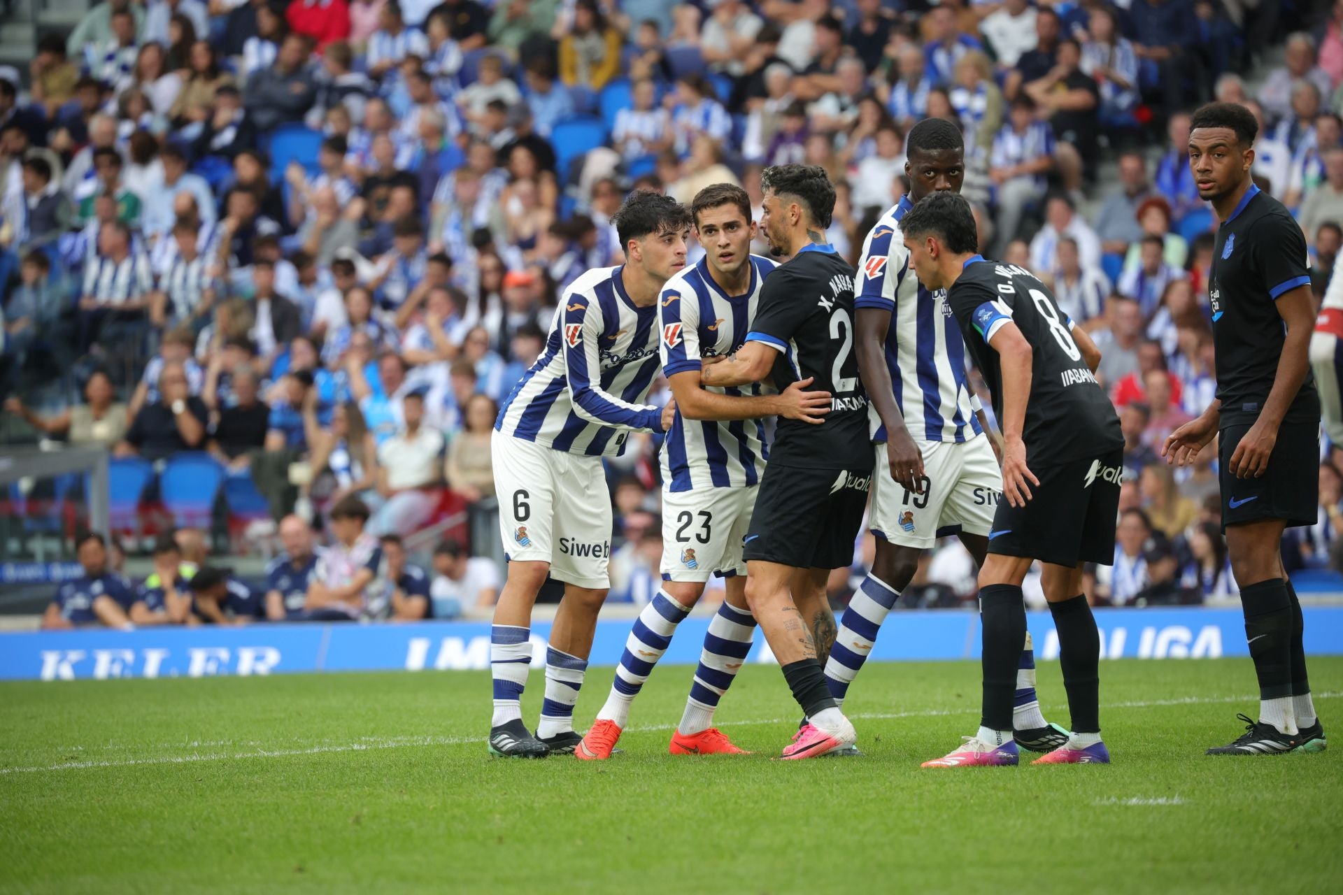 Jon Martín: «Siempre hay cosas que mejorar, nos marcan goles pero nosotros también los hacemos»