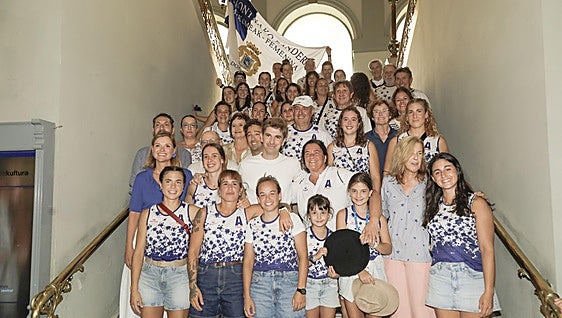 Recibimiento a Arraun: «Zorionak, neskak. Sois el orgullo de esta ciudad»