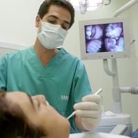 La mitad de los españoles sufre halitosis por estrés o mala higiene dental