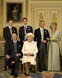 Los escándalos familiares, la gran cruz de la reina Isabel II