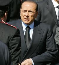 Berlusconi presenta su dimisión y da paso a la formación del gobierno de Romano Prodi