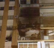Una muerta y cien desalojados por el incendio de un edificio en Alcalá de Henares