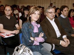 La ministra de Igualdad, Bibiana Aído, y el secretario de Organización del PSOE, José Blanco, durante la apertura del Comité Federal de las Juventudes Socialistas (JSE). /EFE