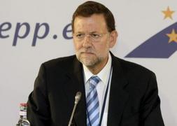 Rajoy tilda de «autobombo obsceno» el acto de Zapatero
