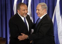 El ministro de Exteriores israelí, Avigdor Lieberman, y el primer ministro, Benjamín Netanyahu. /  Lior Mizrahi (Afp)