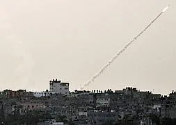Imagen de un cohete lanzado desde la Franja de Gaza. / Archivo