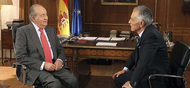 El Rey Juan Carlos, durante la entrevista. / Santiago Borja (Efe)