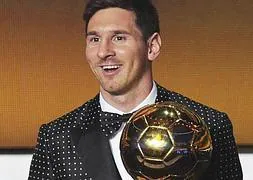 Messi recoge el Balón de Oro durante la gala celebrada en Zúrich. / Afp | Atlas