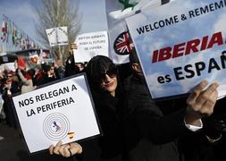 Los sindicatos de Iberia convocan 15 días de huelga en febrero y marzo