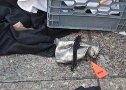 La tapa de una de las ollas en la imagen difundida por el FBI. Vídeo: Explosiones en el maratón de Bostón
