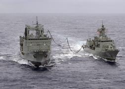 Barcos australianos que forman parte del operativo de búsqueda. / Reuters