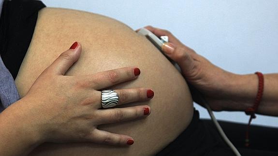 Ver la televisión durante el embarazo puede ser una de las causas de la obesidad infantil