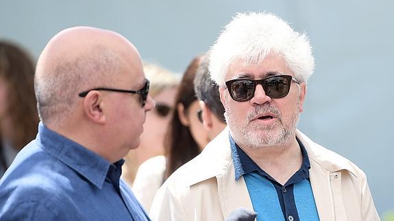 Los hermanos Almodóvar en Cannes.