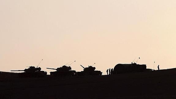 Tanques en la frontera entre Siria y Turquía 