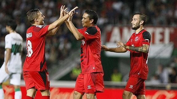 El Sevilla hace lo justo para ganar en Elche