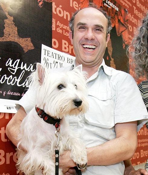 El actor, sonriente, en la presentación de una obra de teatro en la que participaba.