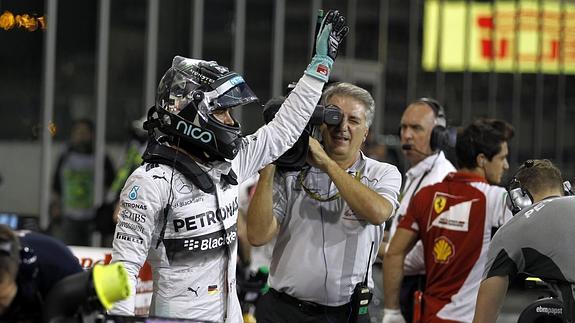 Nico Rosberg celebra su primera plaza. 